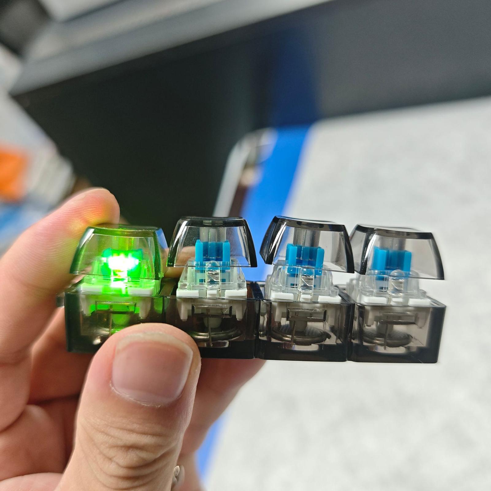 ألعاب تخفيف التوتر على شكل لوح - مراجعة Mechanical Switch Tester وسعره