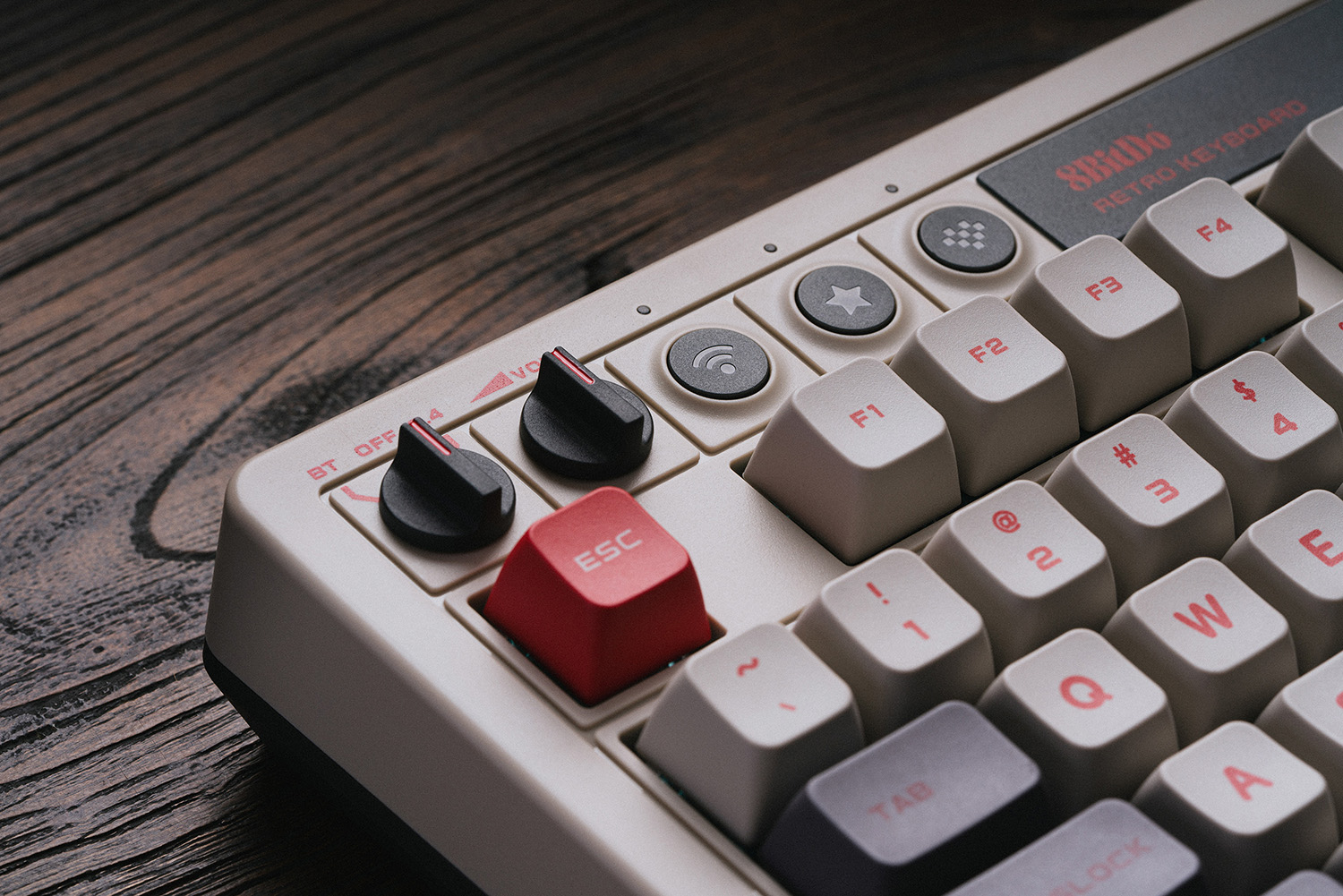لوحة مفاتيح ميكانيكية 8Bitdo R - مراجعة Gaming Keyboard Bluetooth وسعره